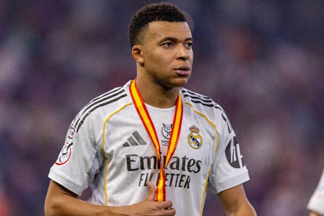 姆巴佩加盟后皇马已丢7冠！金球奖遥遥无期，巴萨国内赛事夺4冠|基利安·姆巴佩|巴塞罗那|西班牙超级杯|巴黎圣日耳曼|国王杯_新浪体育_新浪新闻